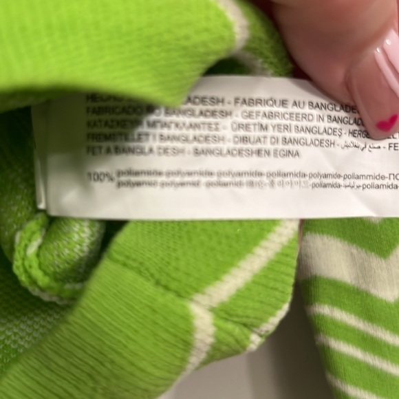 Stradivarius brand size S pullover crop length top- NWT - Picture 4 of 5